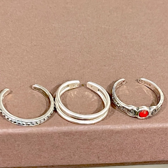 Silpada set of three sterling silver toe rings - Picture 3 of 9